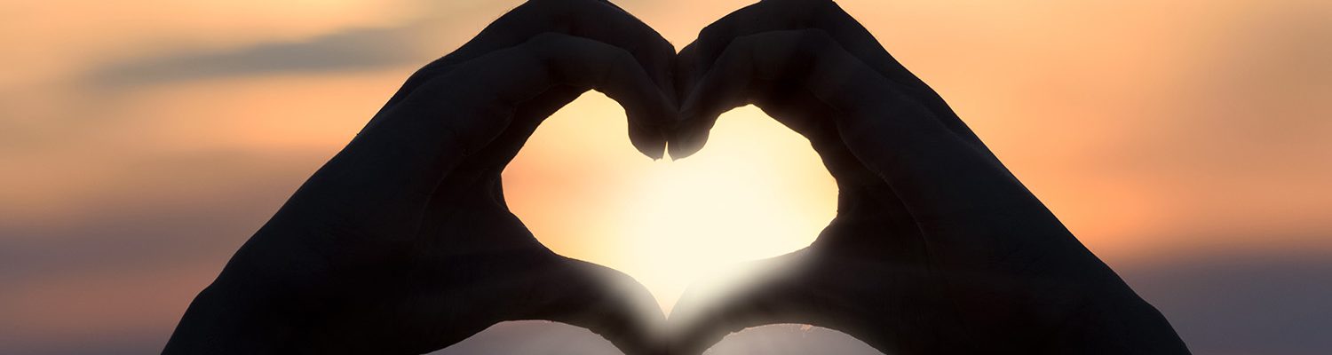 mano corazón